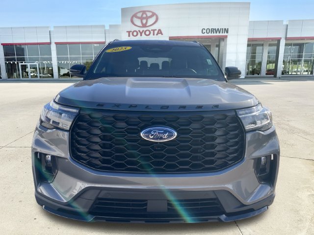 Used 2025 Ford Explorer ST-Line w/ ST-Line Street Pack AWD/4WD image 8