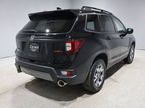 Used 2023 Honda Passport TrailSport image 2