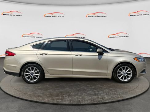 Used 2017 Ford Fusion SE w/ Fusion SE Technology Package FWD image 6