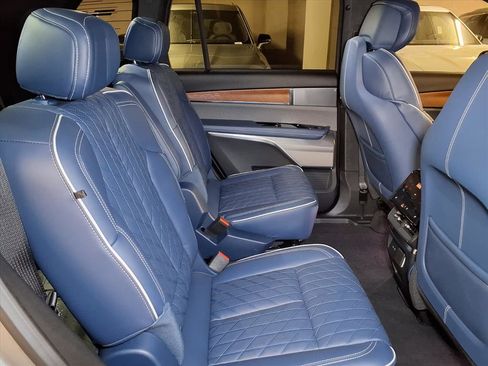 New 2026 Cadillac Vistiq Premium Luxury image 7