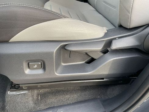 Used 2025 Toyota Tacoma TRD Off-Road image 23