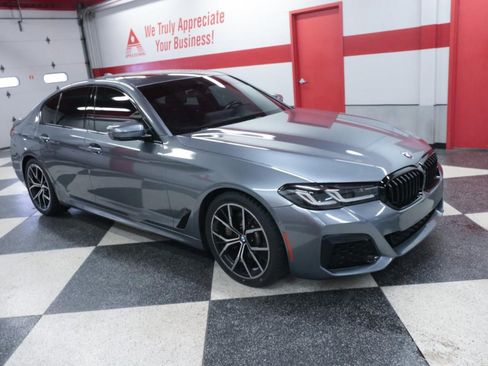 Used 2022 BMW 530i w/ M Sport Package RWD image 3