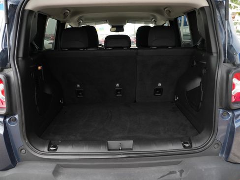 Used 2023 Jeep Renegade Altitude w/ Convenience Group I AWD/4WD image 8