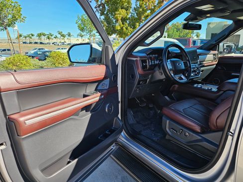 Used 2024 Ford Expedition Max Limited image 15