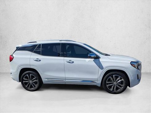 Used 2020 GMC Terrain Denali w/ Denali Premium Package image 4