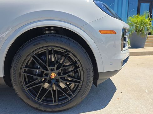 New 2026 Porsche Cayenne Coupe AWD/4WD image 11