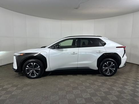 Used 2023 Toyota bZ4X XLE w/ Weather Package image 6