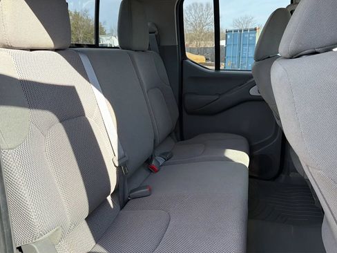 Used 2018 Nissan Frontier SV image 16