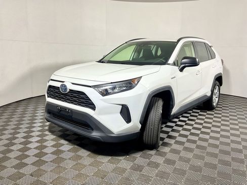 Used 2021 Toyota RAV4 LE image 7