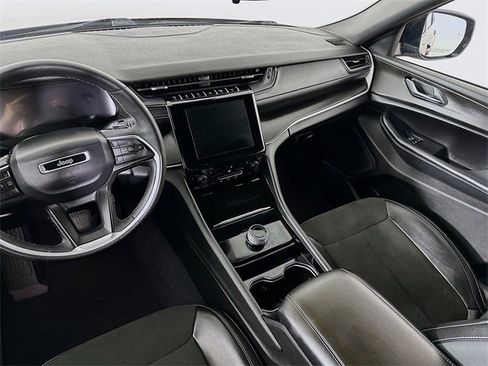 Used 2023 Jeep Grand Cherokee L Laredo image 29