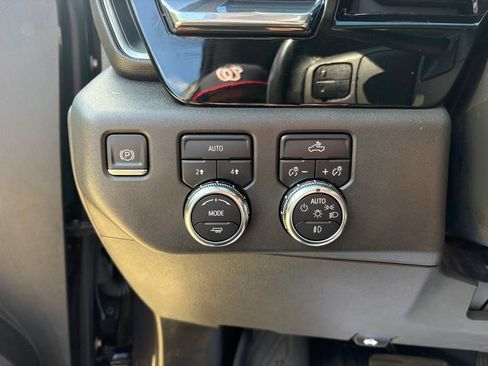 Used 2022 GMC Sierra 1500 Elevation w/ LPO, Elevation Black Package AWD/4WD image 18