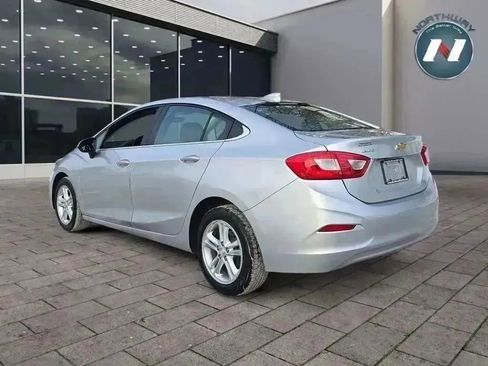 Used 2017 Chevrolet Cruze LT image 3