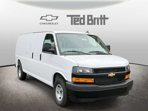 New 2025 Chevrolet Express 3500 Extended image 3