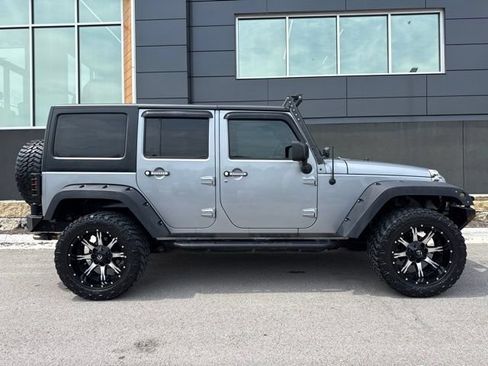Used 2016 Jeep Wrangler Unlimited Rubicon w/ Connectivity Group AWD/4WD image 2
