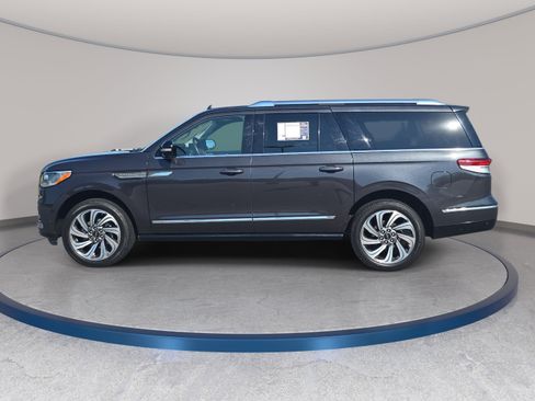 Used 2023 Lincoln Navigator L Reserve AWD/4WD image 8