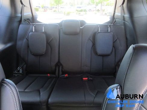 New 2026 Chrysler Pacifica Select image 16