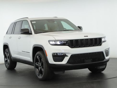 New 2025 Jeep Grand Cherokee Limited w/ Black Appearance Package image 1