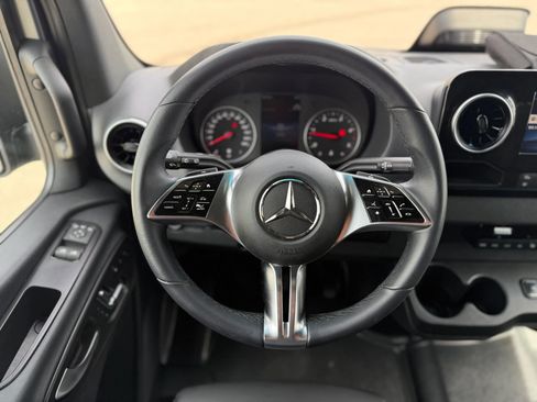 Used 2025 Mercedes-Benz Sprinter 2500 image 23