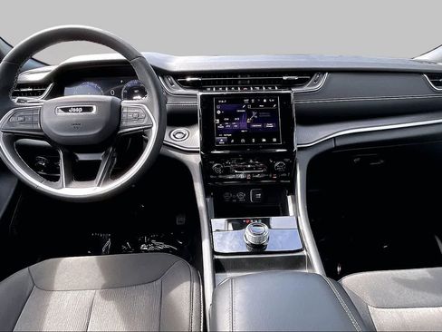 Used 2025 Jeep Grand Cherokee Laredo X w/ Luxury Tech Group I RWD image 15