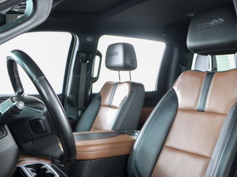 Used 2023 Chevrolet Silverado 2500 High Country w/ Technology Package image 27