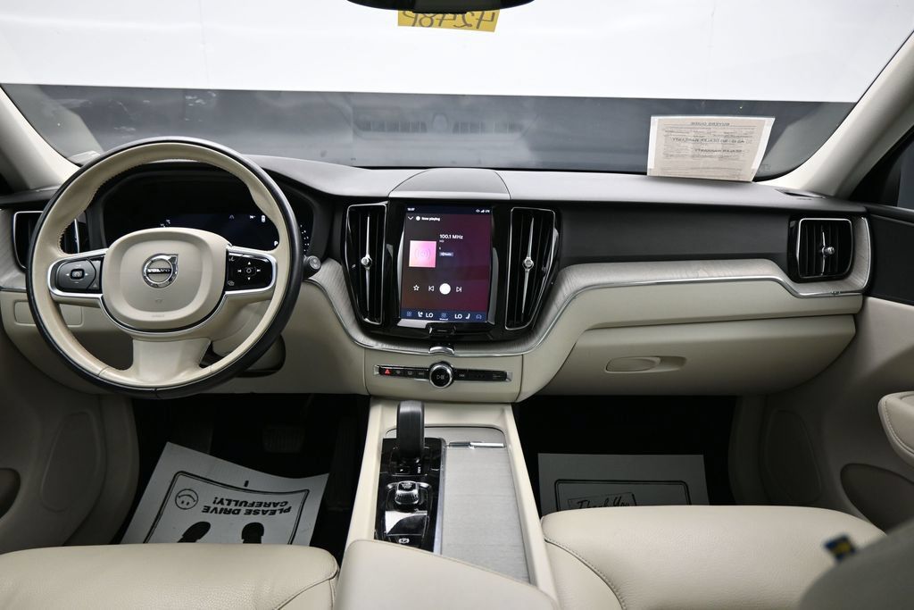 Used 2023 Volvo XC60 B5 Plus FWD image 14