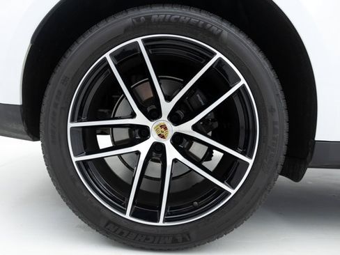 Used 2023 Porsche Macan AWD/4WD image 37