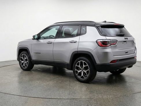 Used 2025 Jeep Compass Limited image 6