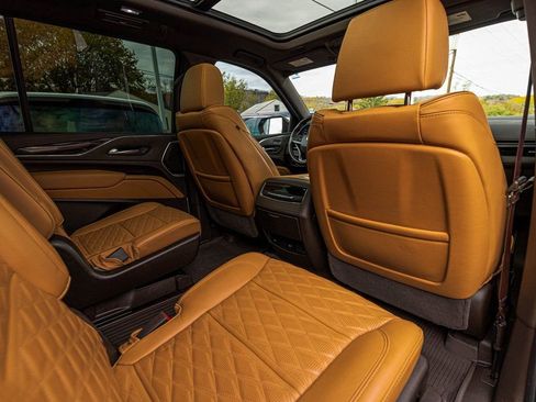 Used 2023 Cadillac Escalade ESV Sport w/ LPO, Floor Liner Package AWD/4WD image 32