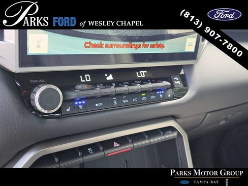 Used 2025 Toyota Tundra Limited AWD/4WD image 22