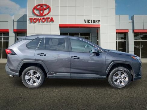 Used 2025 Toyota RAV4 XLE AWD/4WD image 2