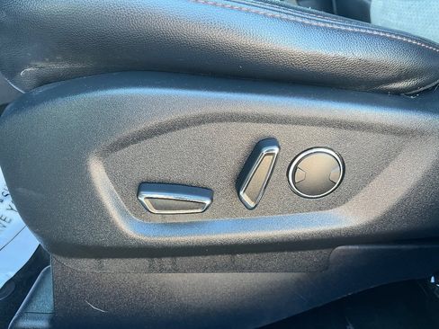 Used 2017 Ford Explorer XLT w/ Equipment Group 202A image 28