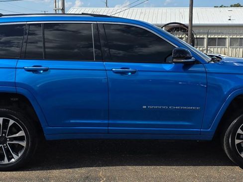 Used 2022 Jeep Grand Cherokee Overland AWD/4WD image 2