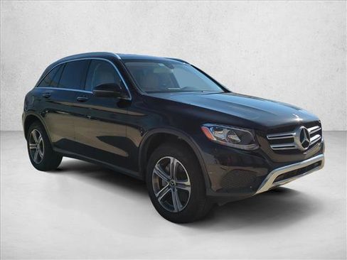 Used 2019 Mercedes-Benz GLC 300 4MATIC image 3
