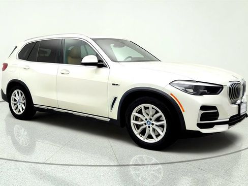Used 2022 BMW X5 xDrive45e w/ Premium Package AWD/4WD image 3