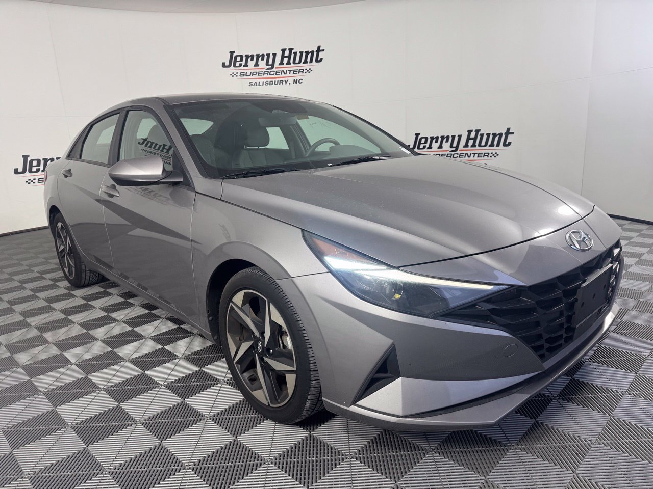 Used 2023 Hyundai Elantra SEL w/ Convenience Package FWD image 6