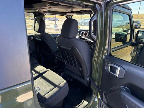 Used 2022 Jeep Gladiator Mojave w/ LED Lighting Group AWD/4WD image 12