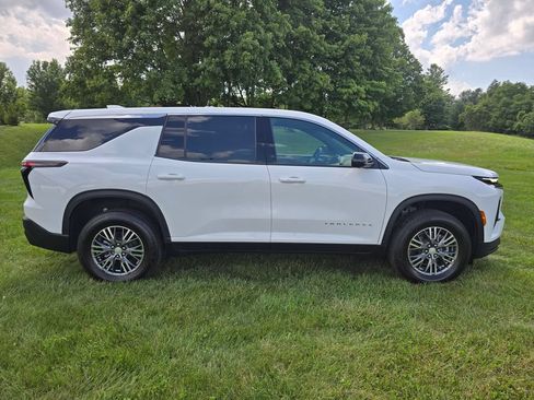 Used 2024 Chevrolet Traverse LS FWD image 8