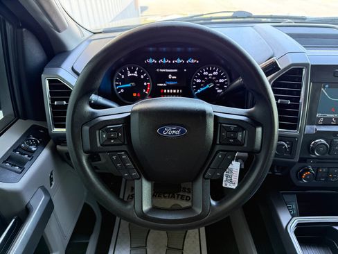 Used 2017 Ford F250 XLT w/ XLT Premium Package AWD/4WD image 16