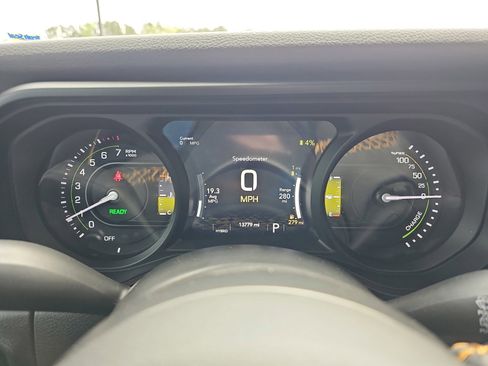 Used 2024 Jeep Wrangler Unlimited w/ Convenience Group AWD/4WD image 22