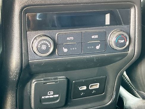Used 2022 GMC Acadia Denali w/ Denali Ultimate Package FWD image 26