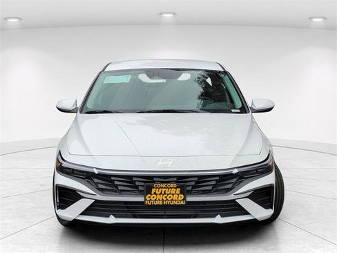 New 2026 Hyundai Elantra SE image 3