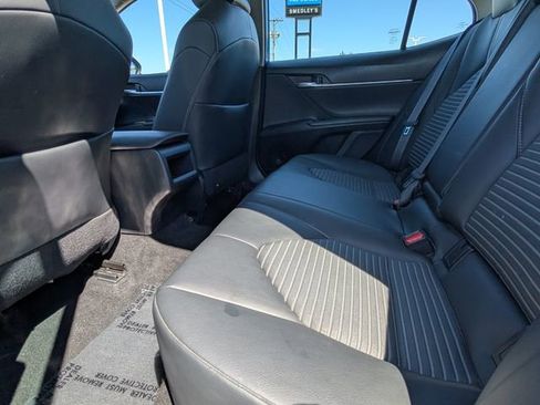 Used 2020 Toyota Camry SE FWD image 11