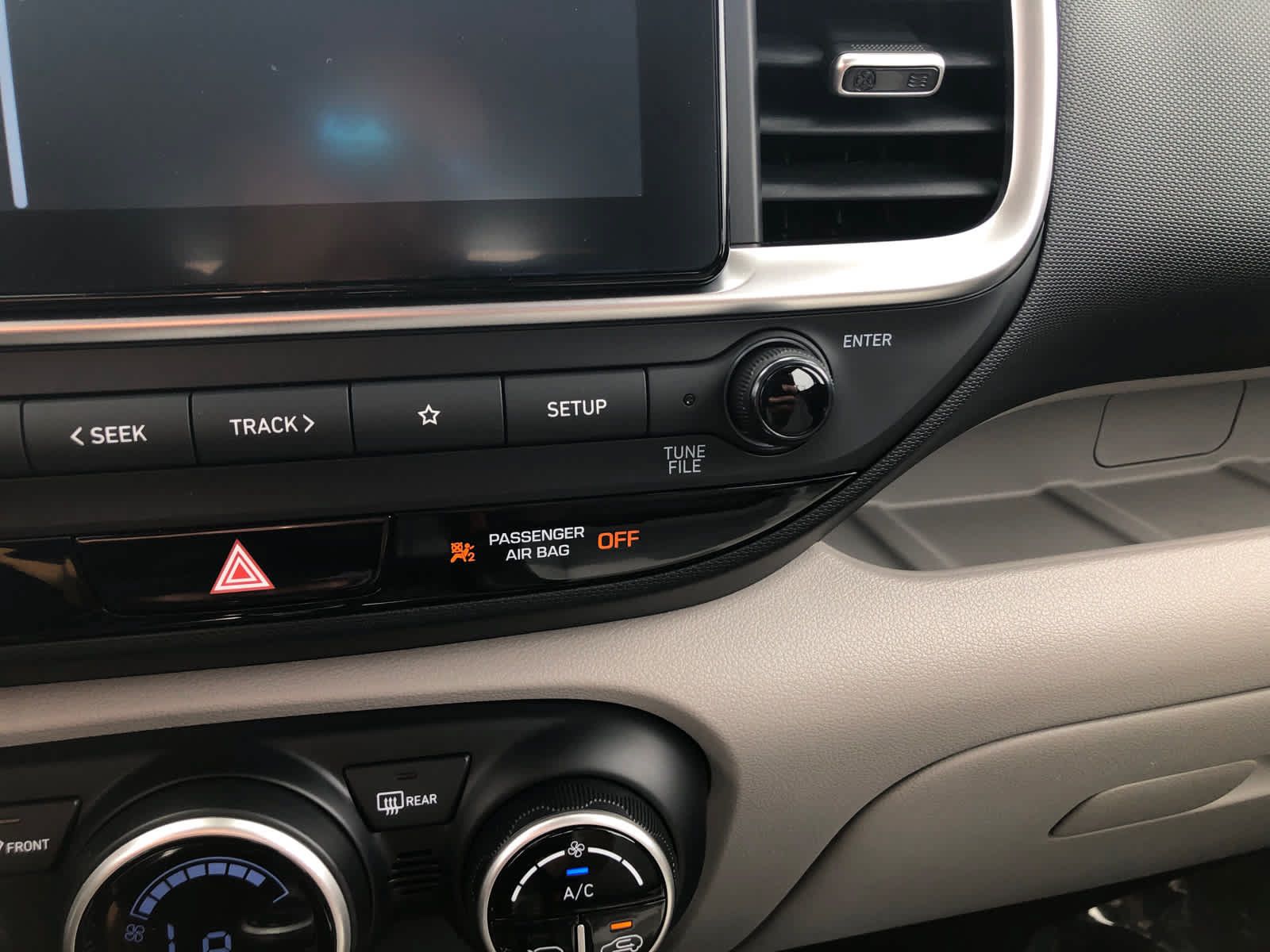 Certified 2025 Hyundai Venue SEL FWD image 15