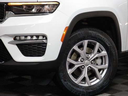 Used 2022 Jeep Grand Cherokee Limited image 3