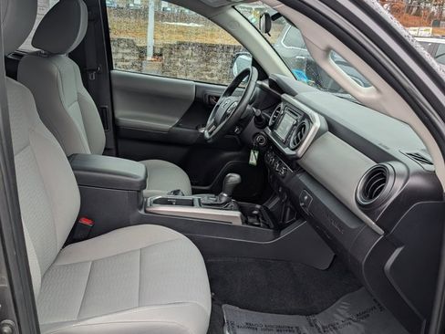 Used 2019 Toyota Tacoma SR5 w/ SR5 Appearance Package (SM) image 20