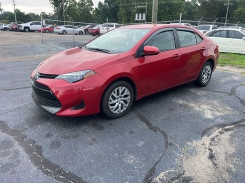 Used 2018 Toyota Corolla LE FWD image 4