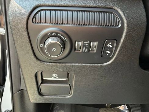 Used 2024 Jeep Wagoneer Base w/ Convenience Group I image 12