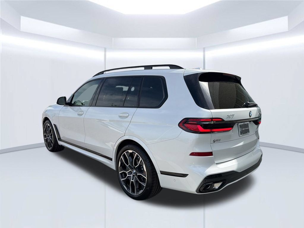 New 2026 BMW X7 xDrive40i w/ M Sport Package AWD/4WD image 4