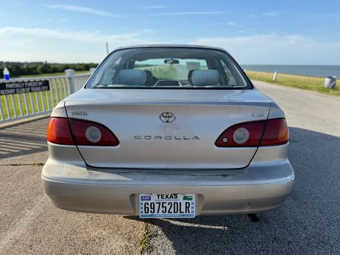 Used 2001 Toyota Corolla CE FWD image 6