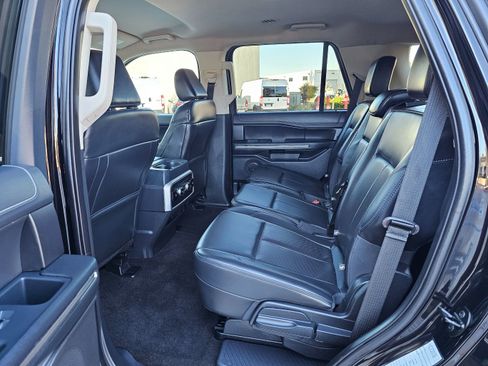 Used 2022 Ford Expedition XLT image 19